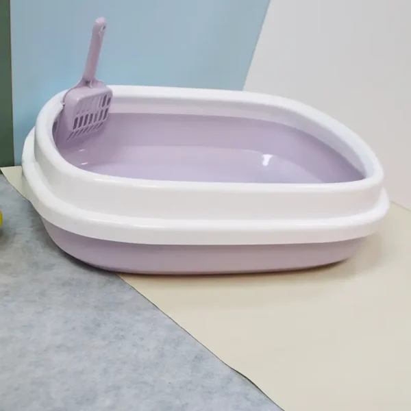 Cat litter box with scoop